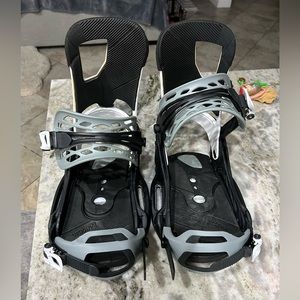 Like new size large burton cartel est snowboard bindings